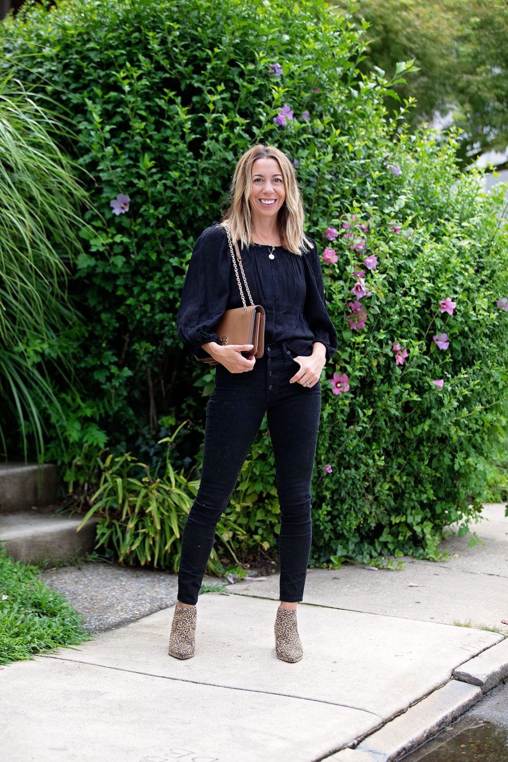 7 méthodes pour modéliser les denims noirs Madewell