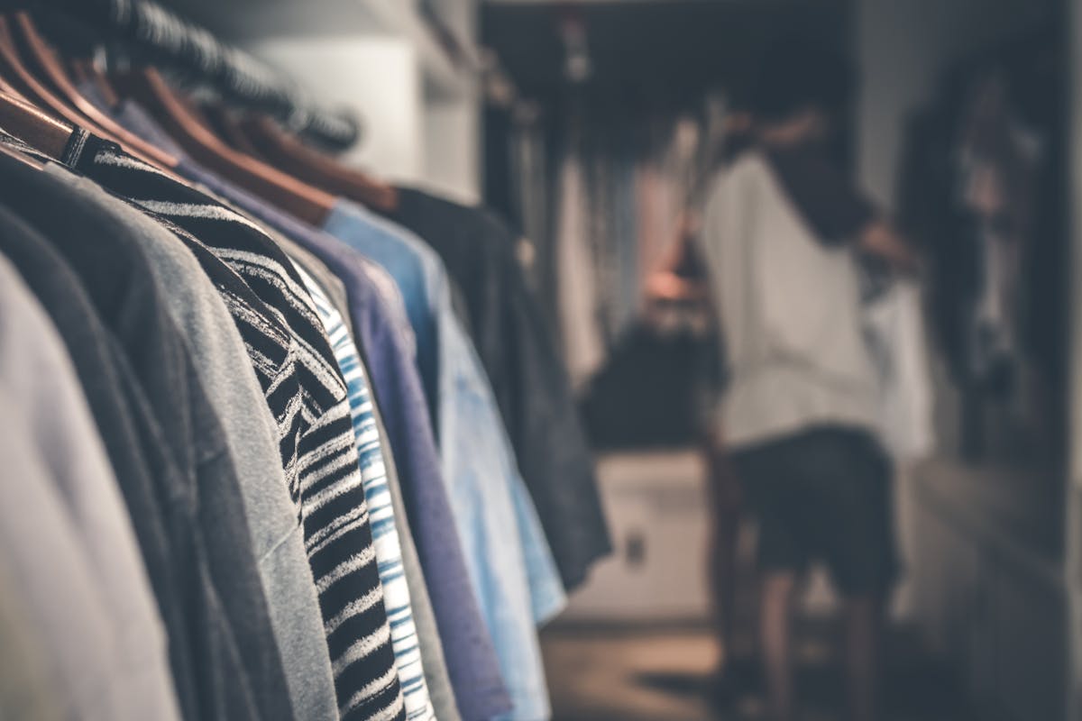 L'art d'accessoiriser : un guide complet des bijoux, des sacs, des chaussures et des touches finales