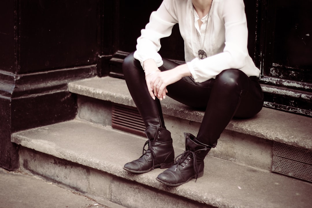 Comment porter le legging en cuir : astuces et inspirations (Partie 2)